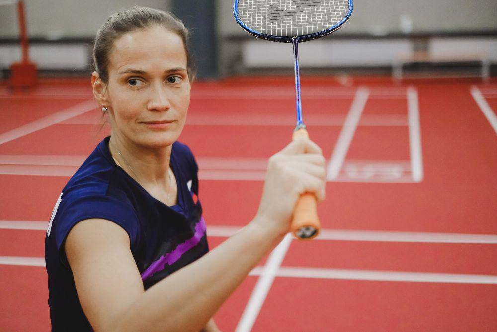 ilustrasi pemain badminton (pexels.com/SHVETS production)
