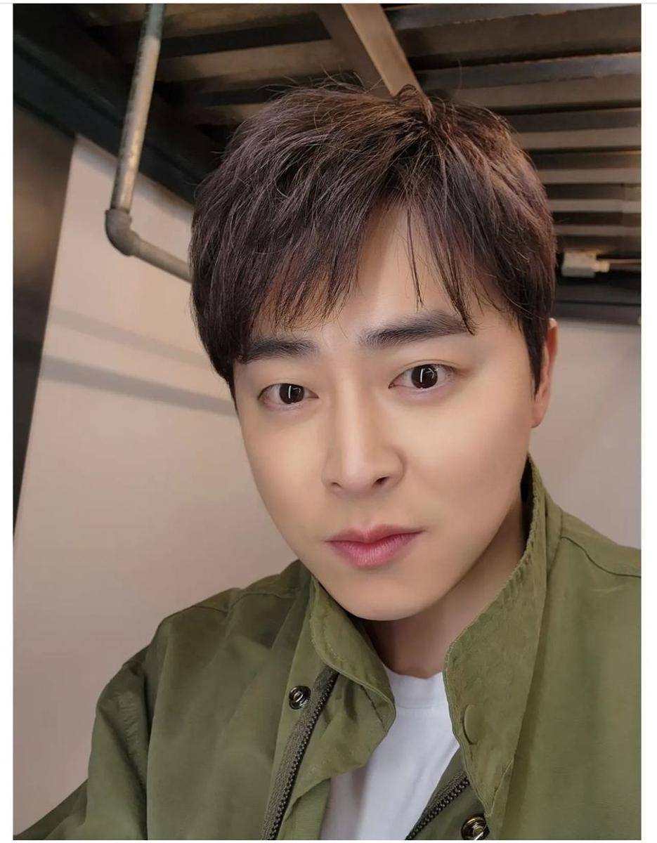 Jo Jung Suk (instagram.com/jament_official)