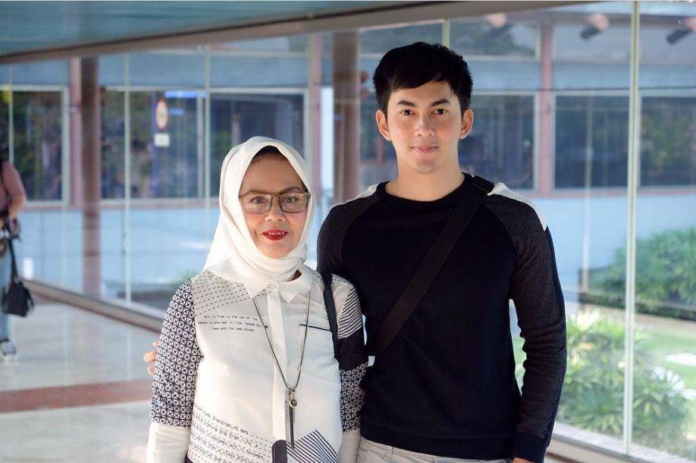 potret Kiki Farrel bersama sang ibu (instagram.com/kikifarrel)