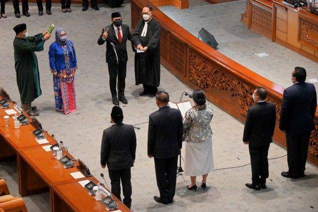 Harvey B. Maleiholo dilantik menjadi anggota DPR pada 11 Januari 2022 menggantikan Jimmy Demianus Ijie yang wafat karena COVID-19 (www.dpr.go.id)