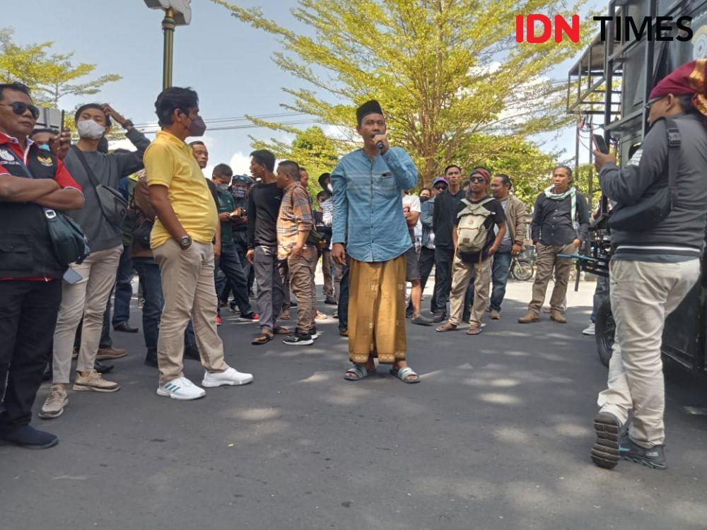 Warga Demo Polisi Minta Amak Santi yang Bunuh Dua Begal Dibebaskan