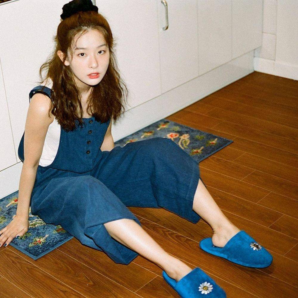 Mix and match jeans ala Seulgi Red Velvet (instagram.com/hi_sseulgi)