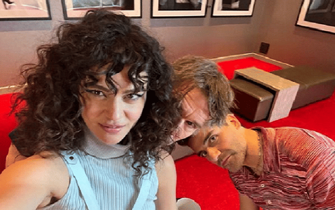 Calamawy (kiri) bersama dengan Ethan Hawke (tengah) dan Oscar Isaac (kanan).