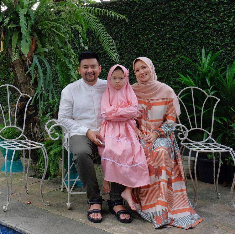 OOTD Rosanti Herartri (instagram.com/rinaldinurpratama)