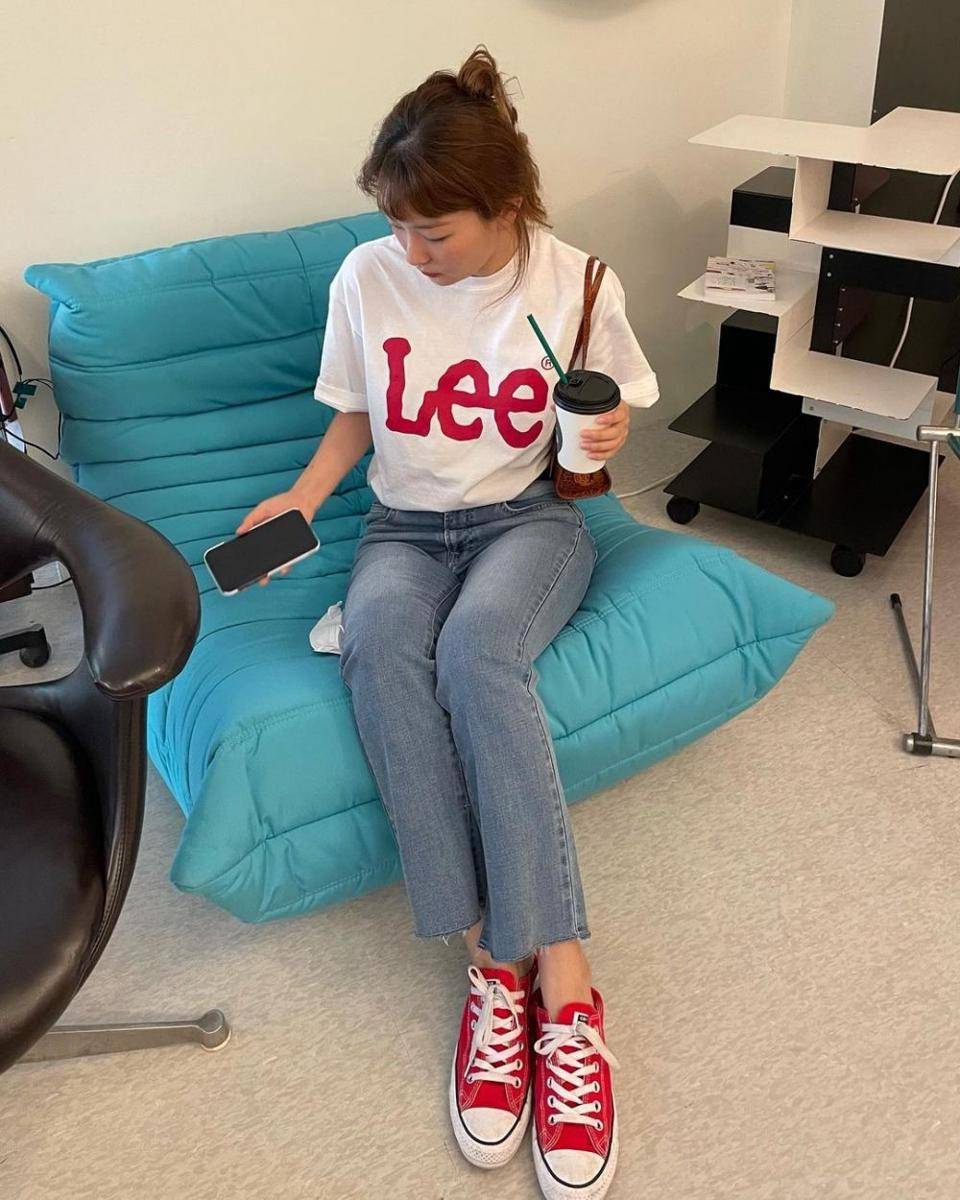 Mix and match jeans ala Seulgi Red Velvet (instagram.com/hi_sseulgi)