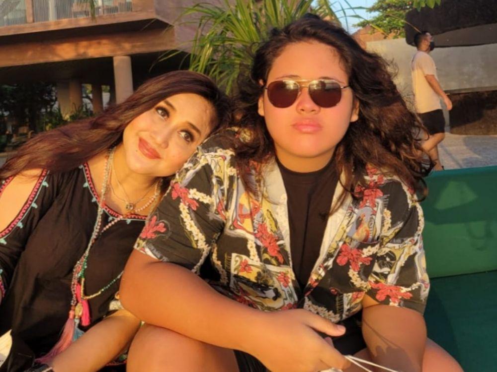 9 Potret Adrian, Anak Paramitha Rusady yang Makin Macho