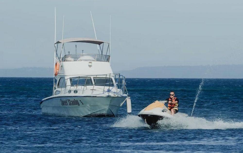 potret Andra Ramadhan bermain jet ski (youtube.com/VIDEO LEGEND)