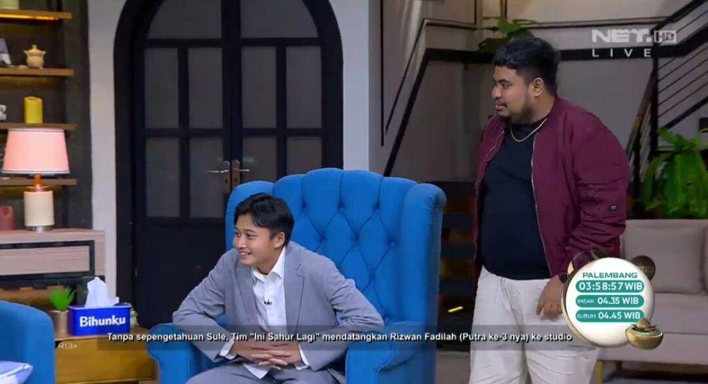 potret Rizwan Fadilah pertama kali jadi host di tv (dok. youtube.com/Ini Talk Show)
