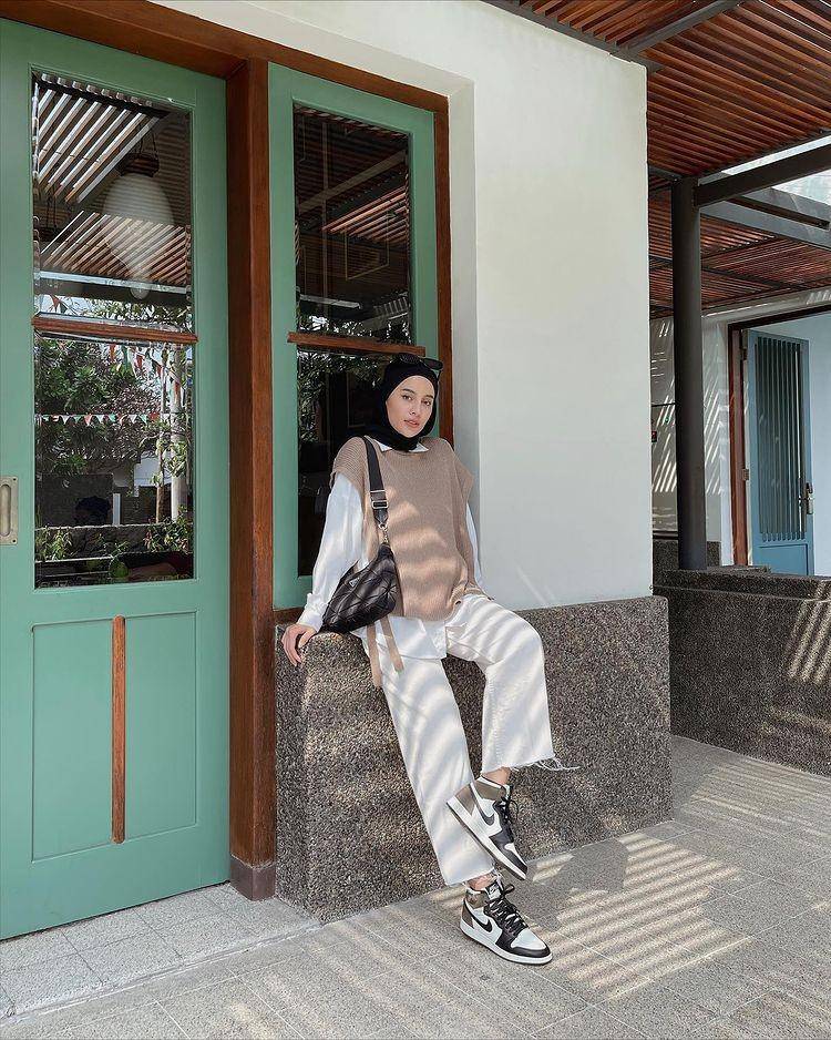 Outfit buka bersama (instagram.com/emyaghnia)
