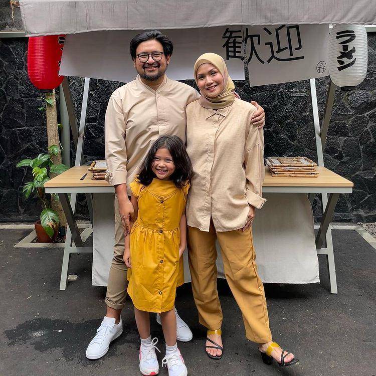 OOTD Rosanti Herartri (instagram.com/rinaldinurpratama)
