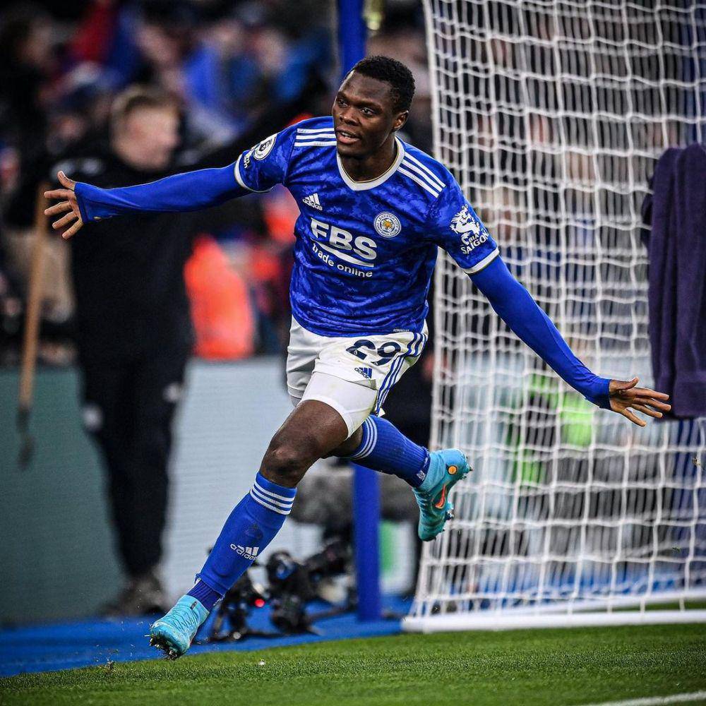 Patson Daka saat merayakan gol di lapangan. (instagram.com/patsondaka)