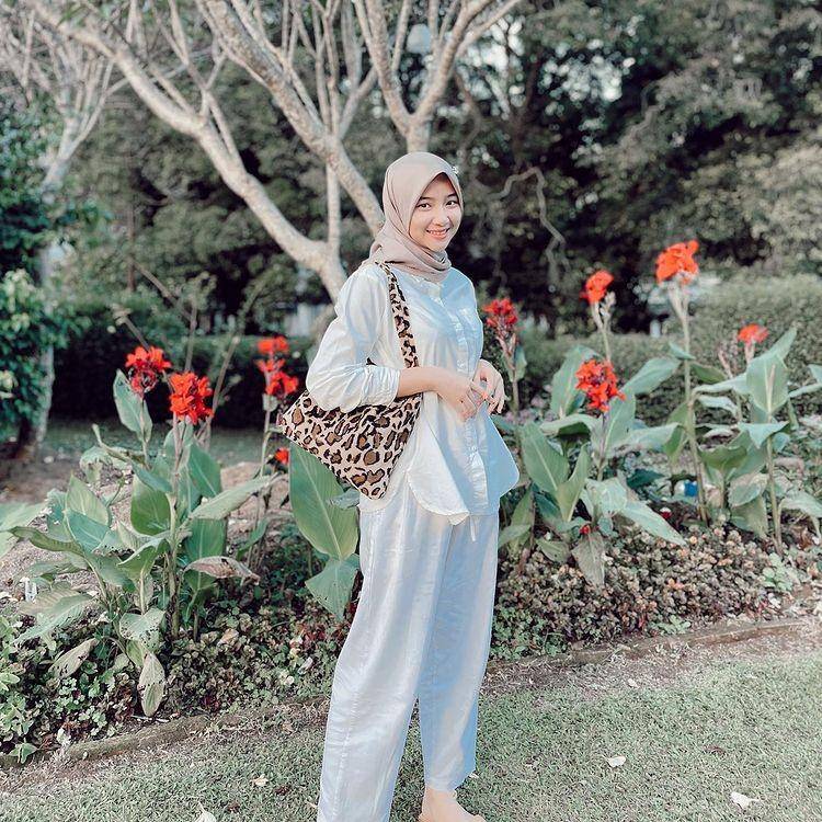 Outfit buka bersama (instagram.com/ansellmaputri)