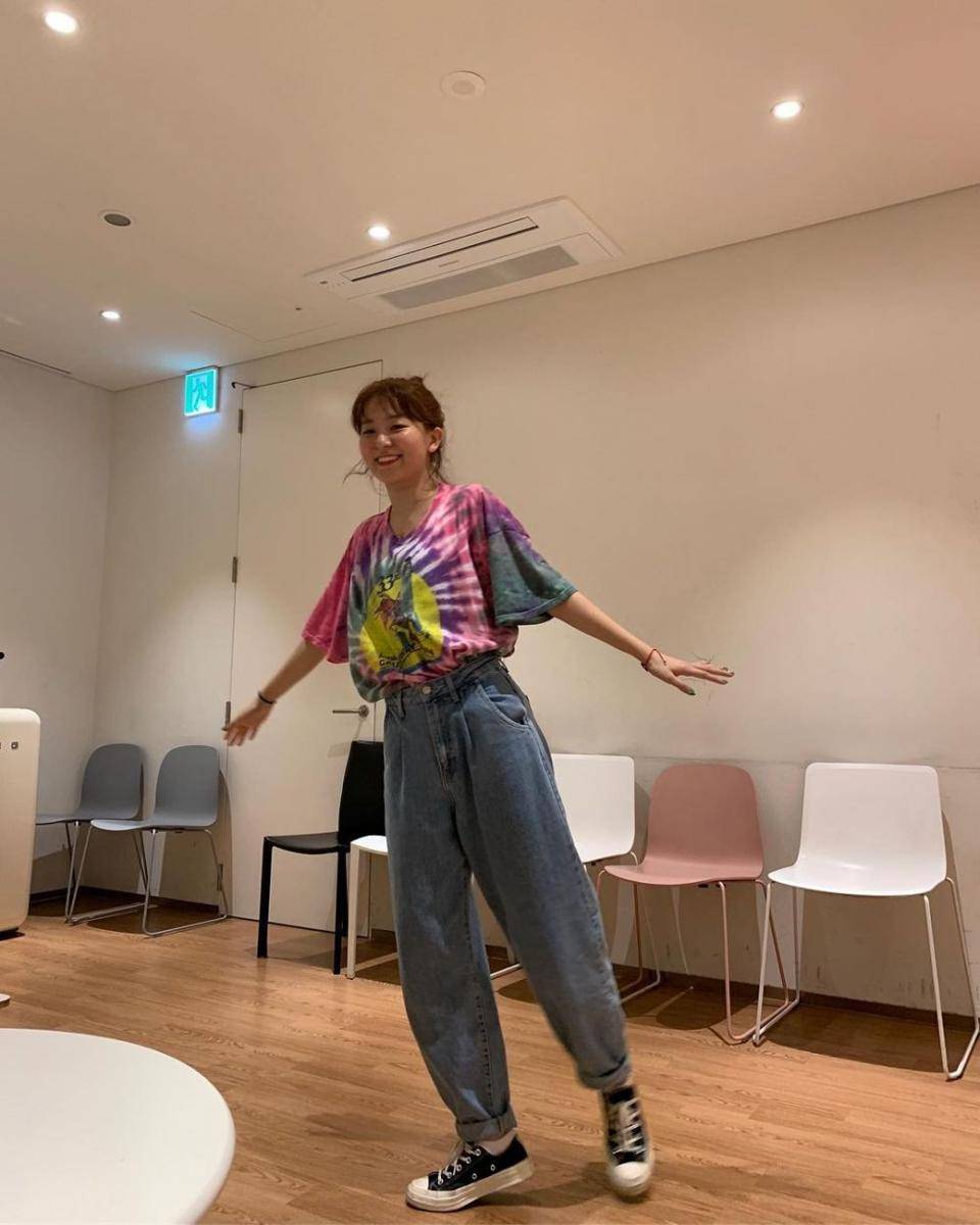 Mix and match jeans ala Seulgi Red Velvet (instagram.com/hi_sseulgi)
