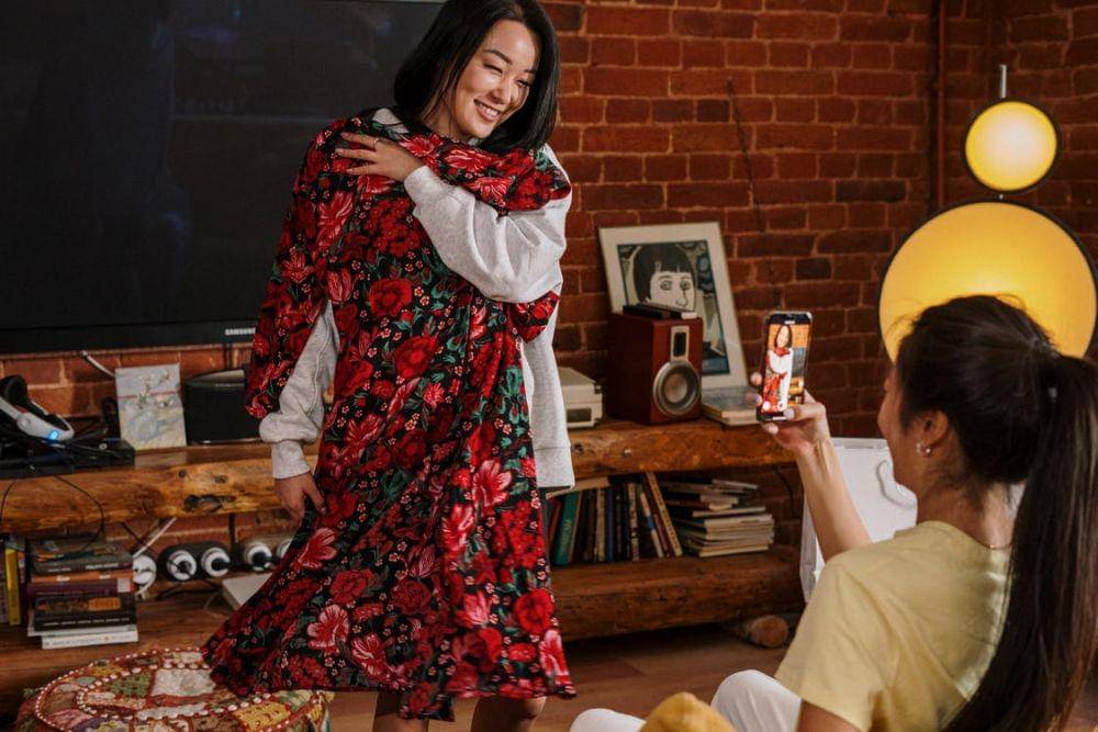 ilustrasi orang belanja