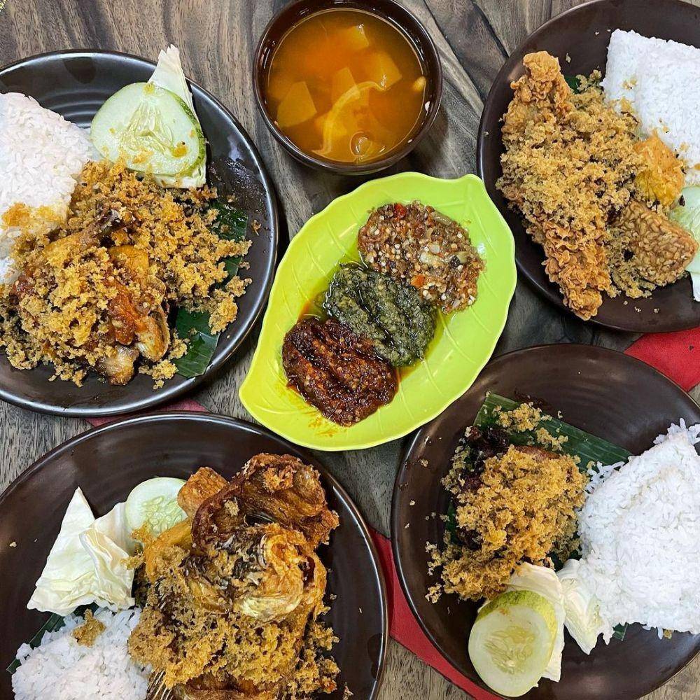 Menu makanan di Ayam Kremes Kraton (instagram.com/besuhbangai)