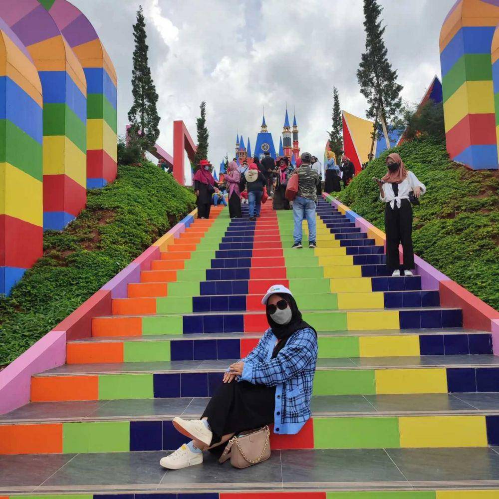 D'Castello (instagram.com/dhiayahdia)