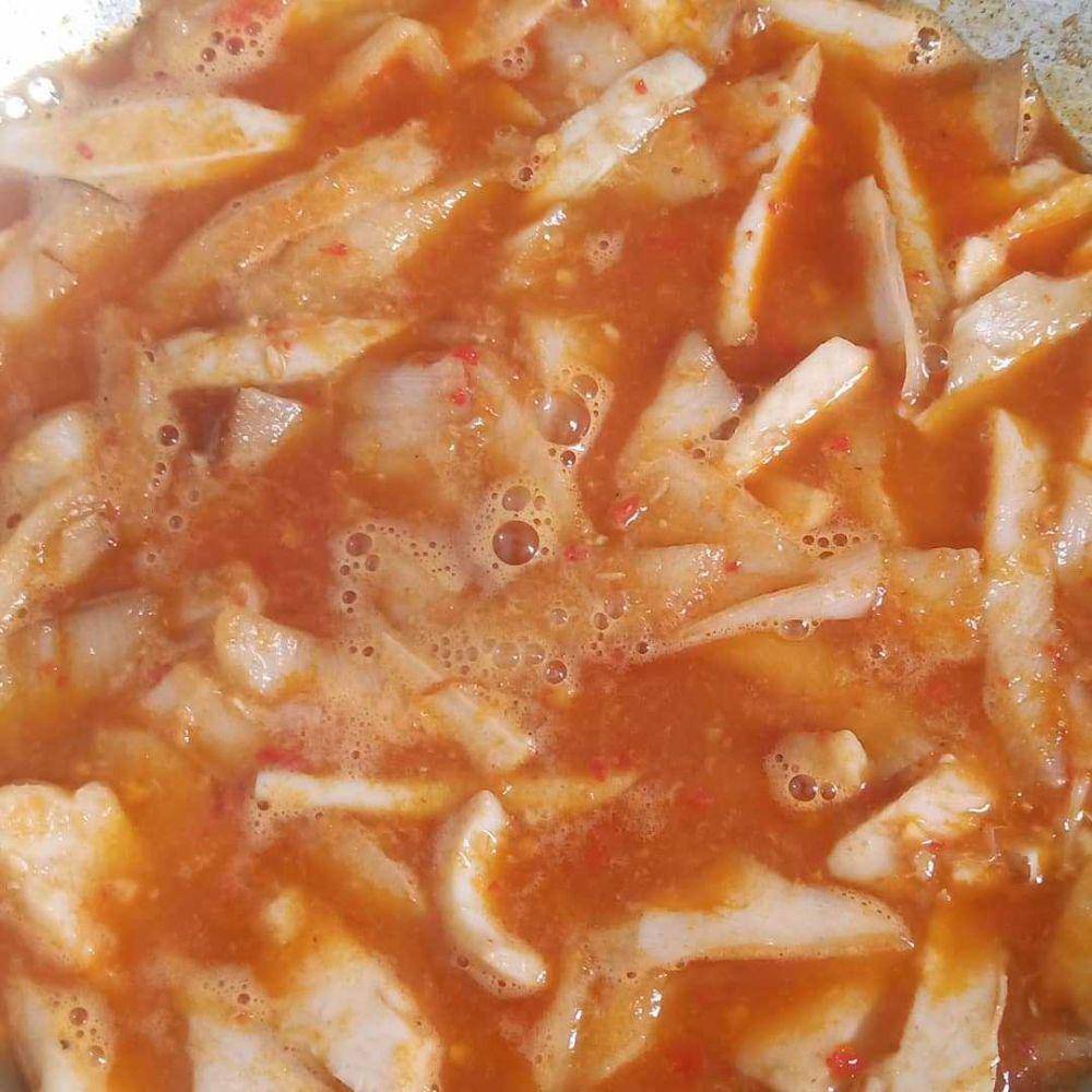 Memasak asam padeh talas (Instagram.com/lovelyna_lina)