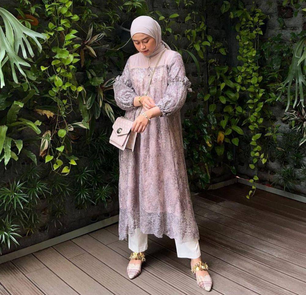 style tunik lebaran (instagram.com/lintangrainaa)