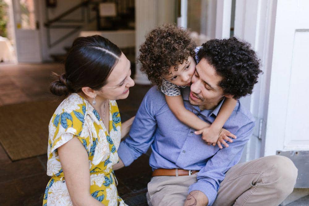 ilustrasi keluarga bahagia (pexels.com/RODNAE Productions)