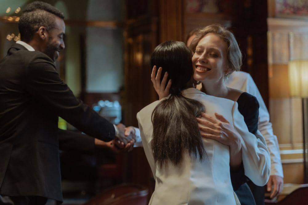 ilustrasi bersilaturahmi (pexels.com/Ron Lach)