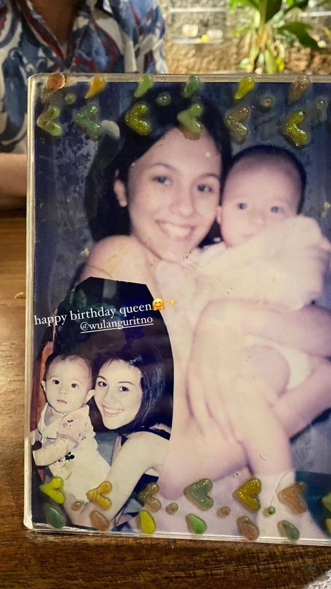 momen kejutan ulang tahun Wulan Guritno (instagram.com/sharazaaa)