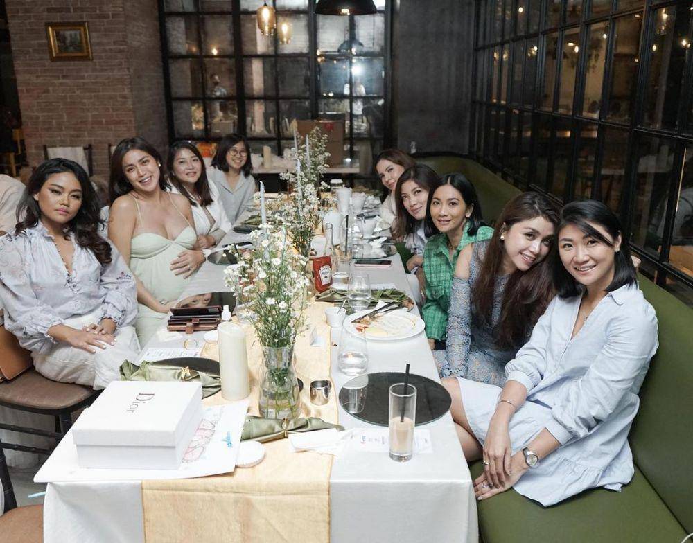 Momen baby shower Jessica Iskandar di Jakarta. (instagram.com/theresawienathan)