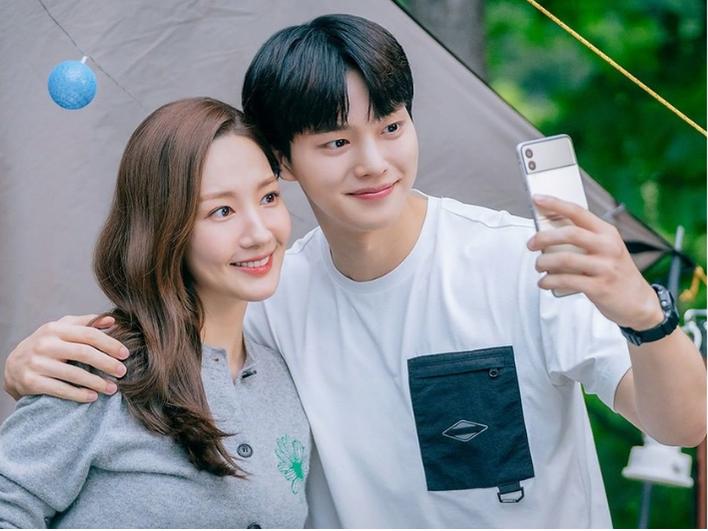 5 Drakor Noona Romance yang Sukses Bikin Kamu Meleyot!