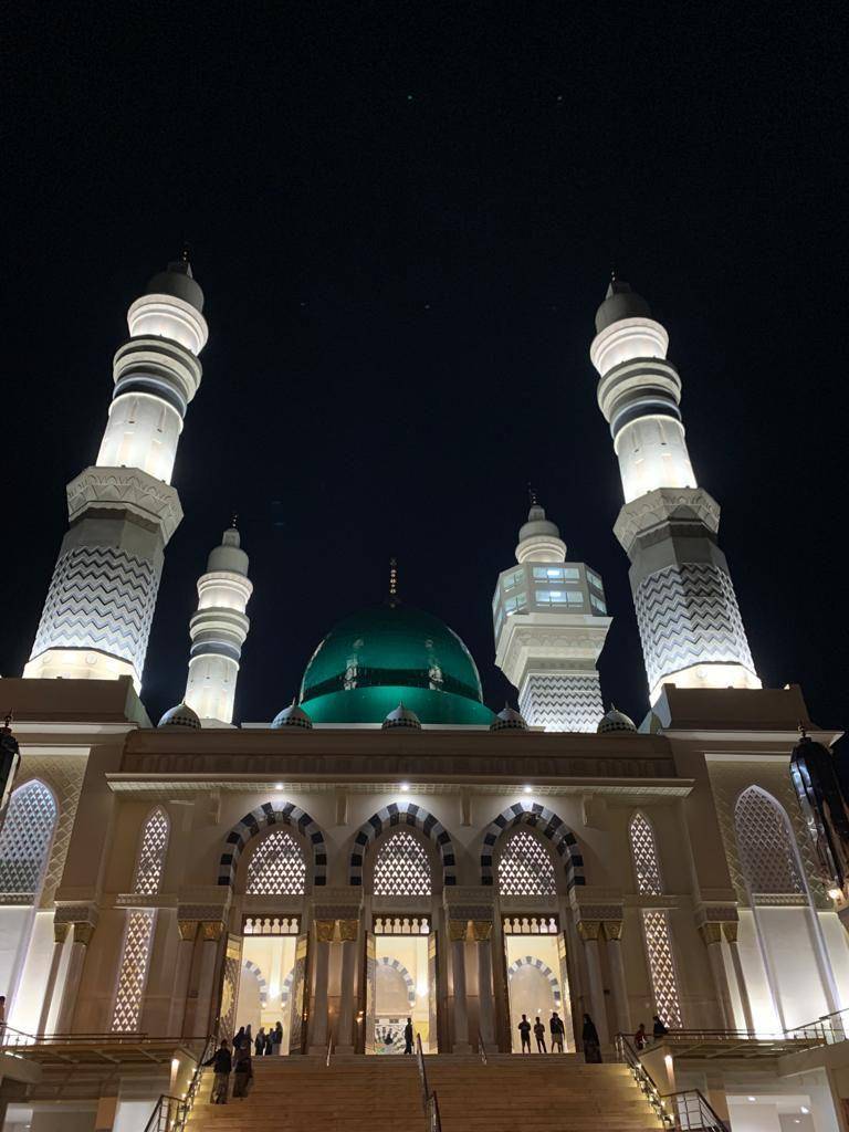 Masjid Agung Madaniyah di malam hari (dok. pribadi/Khanif Irsyad Fahmi)