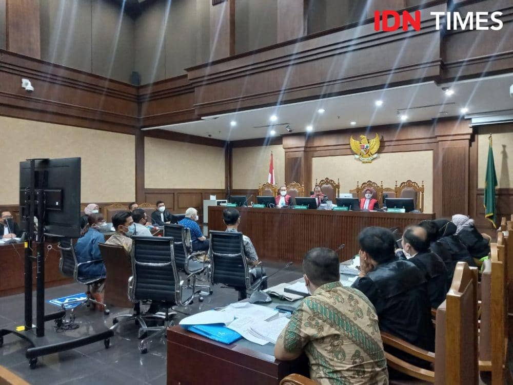 Sidang korupsi Ditjen Pajak Wawan Ridwan dan Alfred Simanjuntak (IDN Times/Aryodamar)