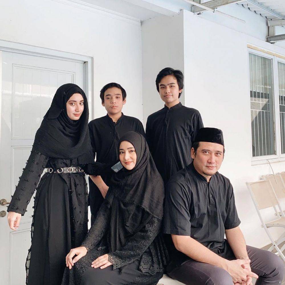 Tengku Syaira Anataya dan keluarga (instagram.com/cindyfatikasari18)