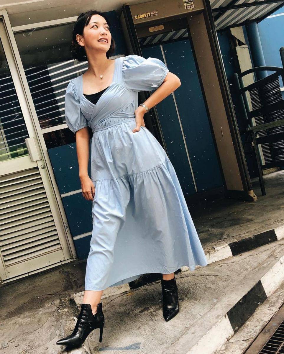 OOTD kasual ala Hesti Purwadinata (instagram.com/hestipurwadinata)