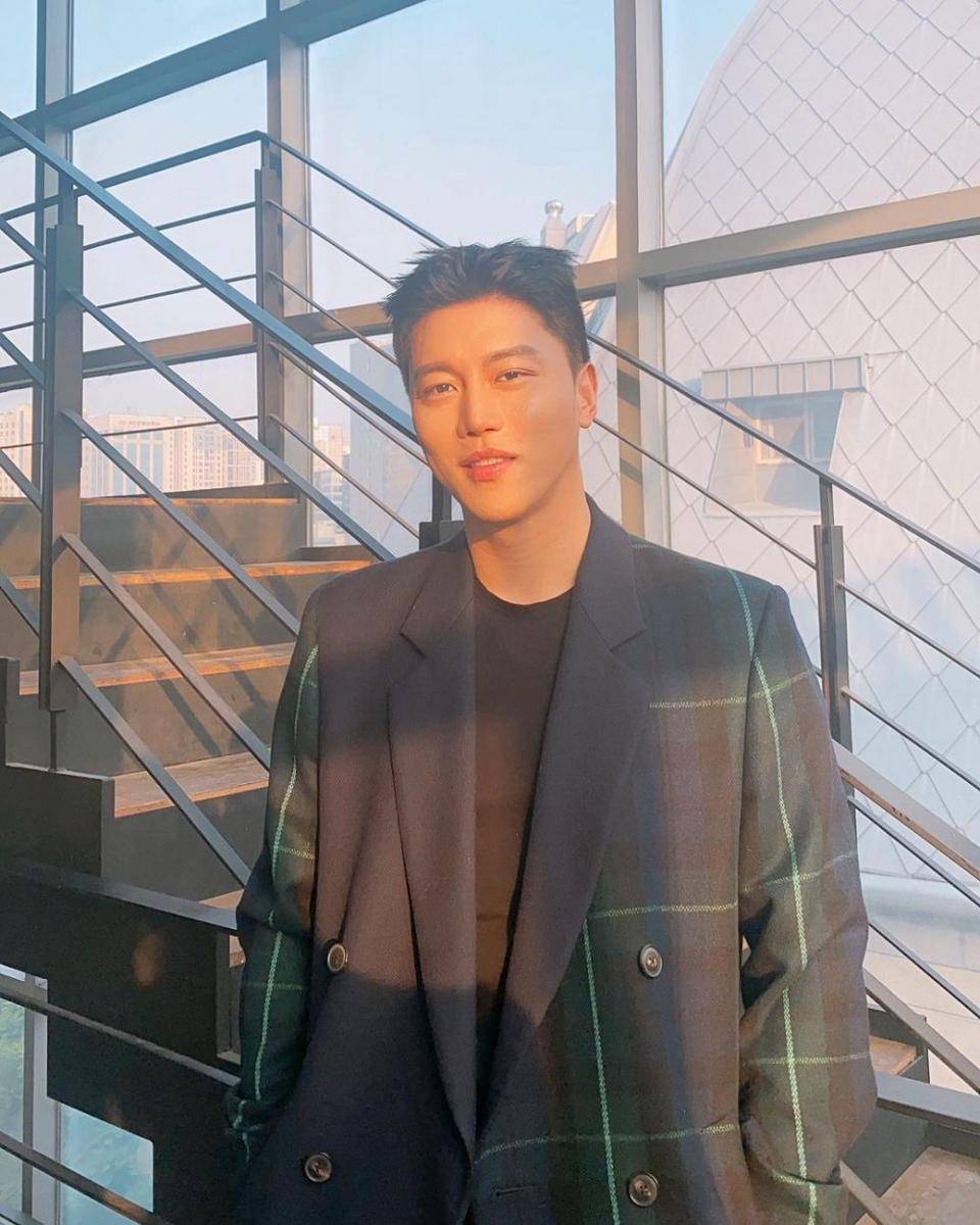 Eum Moon Suk (instagram.com/monsterz_sic)