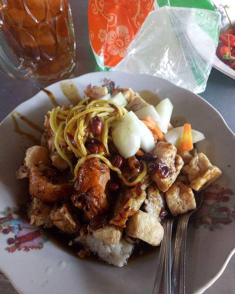 Tahu Kupat Sari Pak Brewok (instagram.com/yudharachman91)