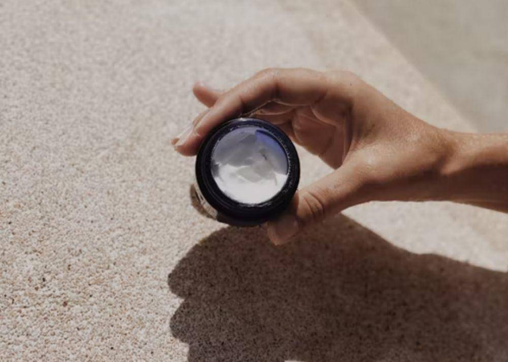 ilustrasi sunscreen (unsplash.com/Mathilde Langevin)