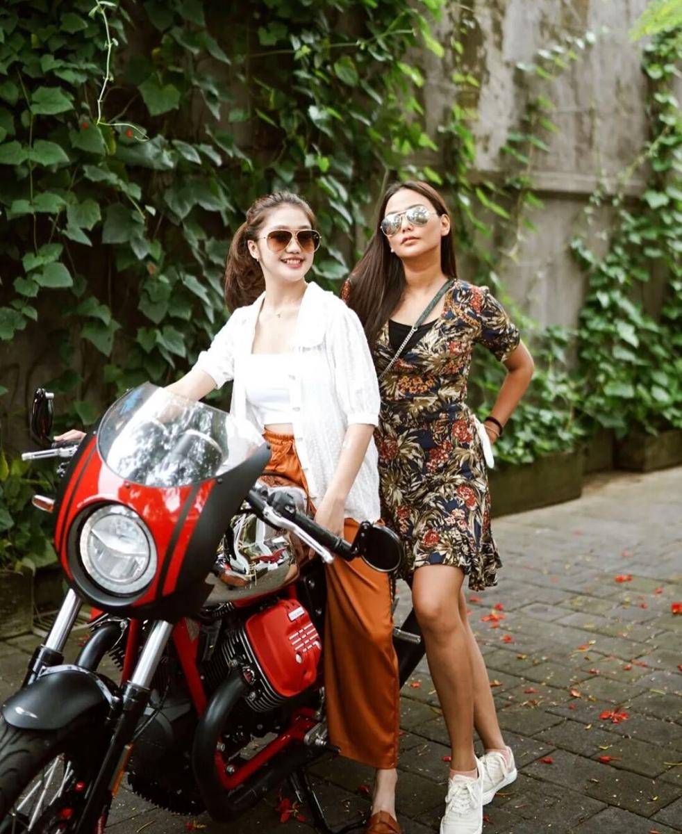 potret Chika dan Dara saat naik motor (instagram.com/chndrika_)