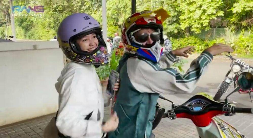 potret Chika dan Dimas saat naik motor (youtube.com/Rans Entertainment)