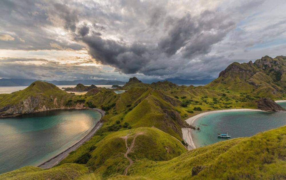 Pulau Padar (instagram.com/natgeoyourshot)