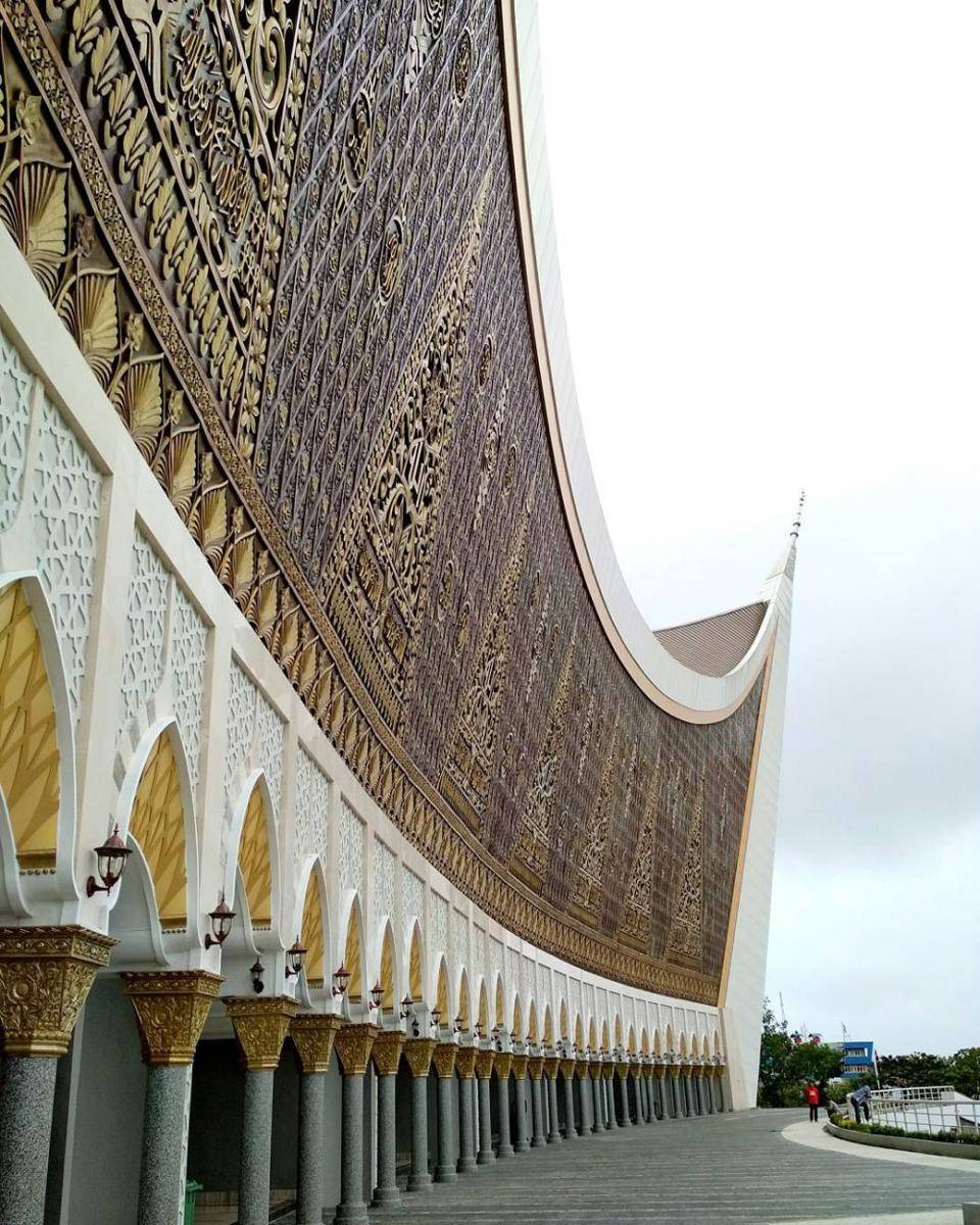 Masjid Raya Sumatera Barat (instagram.com/agungdl1)