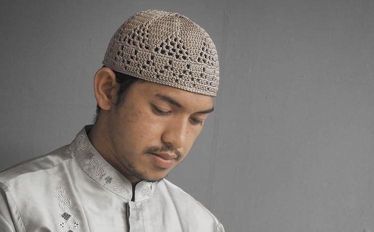 5 Rekomendasi Peci Terbaik yang Nyaman dengan Harga Terjangkau