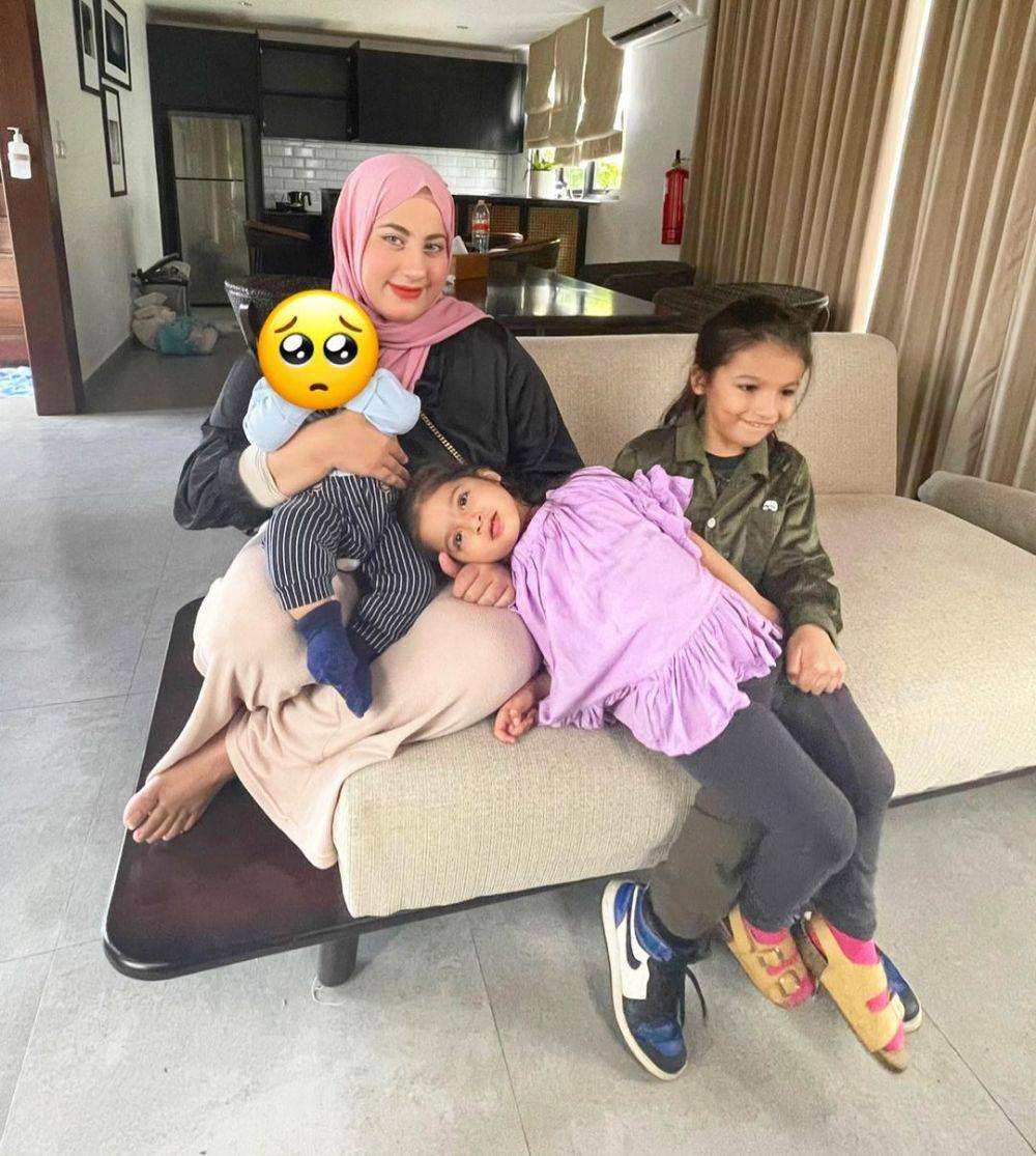 Tasyi Athasyia dan buah hati (instagram.com/tasyiiathasyia)