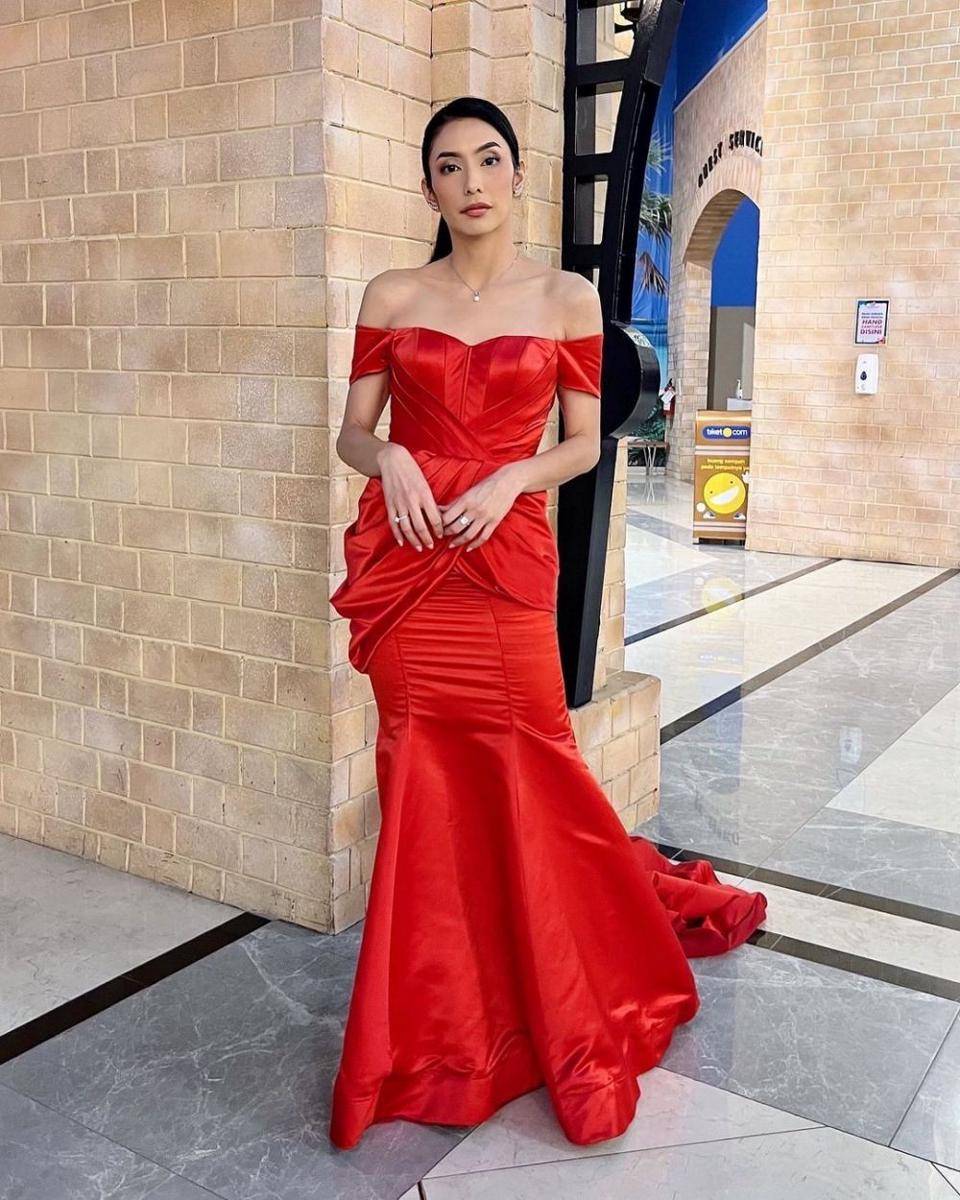 Inspirasi dress pesta ala Tyas Mirasih (instagram.com/tyasmirasih)