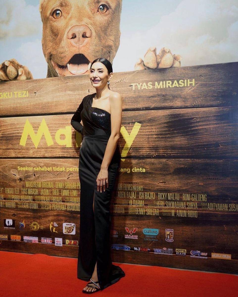 Inspirasi dress pesta ala Tyas Mirasih (instagram.com/tyasmirasih)