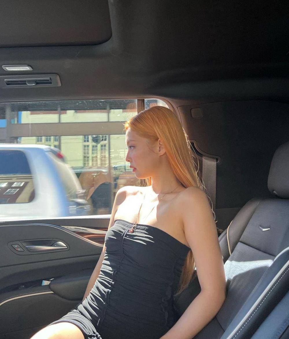 Penampilan Jennie Blackpink dengan rambut oranye. (instagram.com/jennierubyjane)