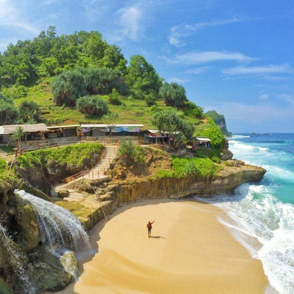 Pantai Banyu Tibo (instagram.com/eventjawatimur)