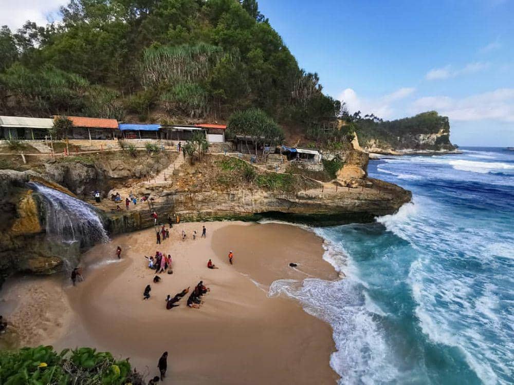 Pantai Banyu Tibo (instagram.com/Explore.Pacitan)