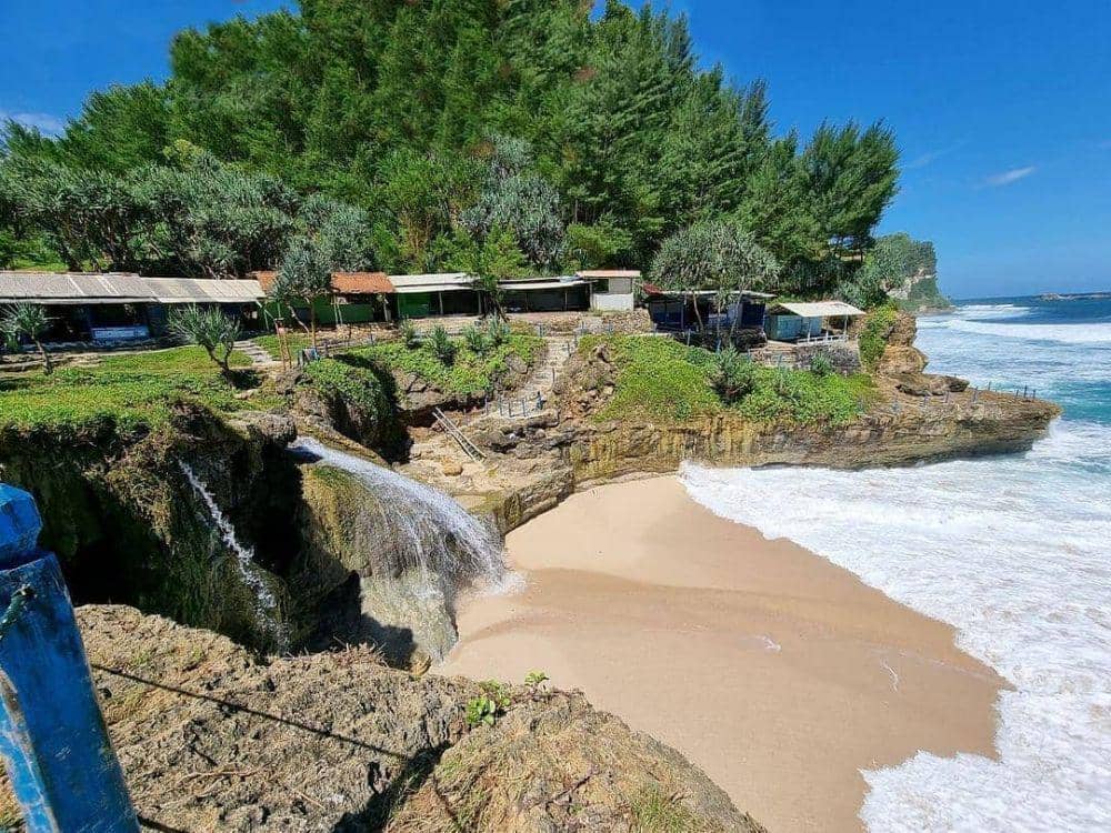 Pantai Banyu Tibo (instagram.com/Pacitanku)