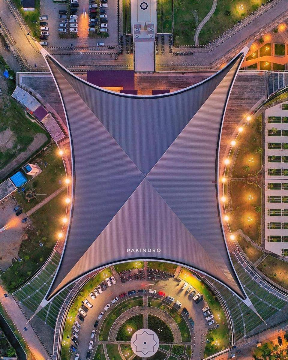 Masjid Raya Sumatera Barat (instagram.com/pakindro)