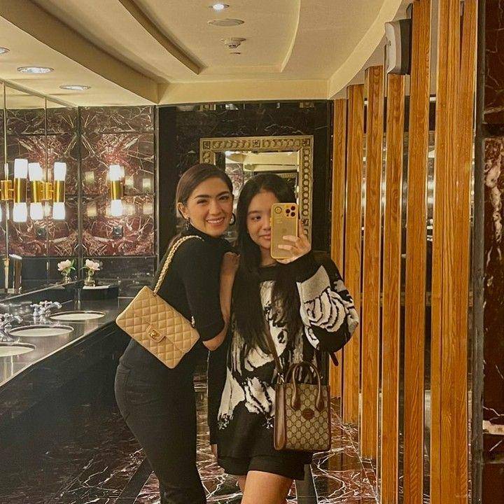 Angel Karamoy dan putrinya (instagram.com/lovelyrum)