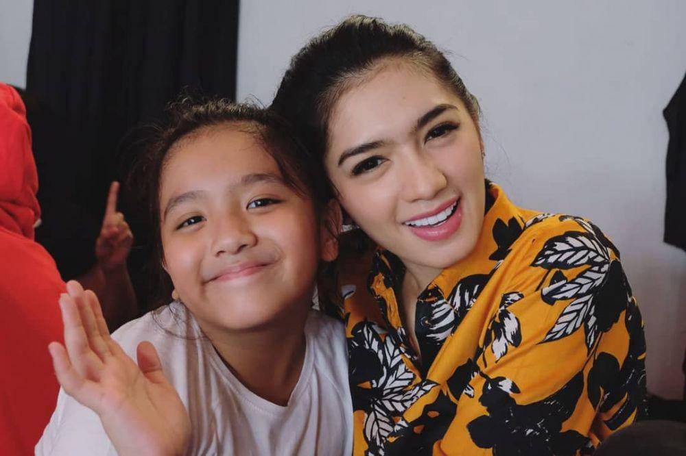 Angel Karamoy dan putrinya (instagram.com/lovelyrum)