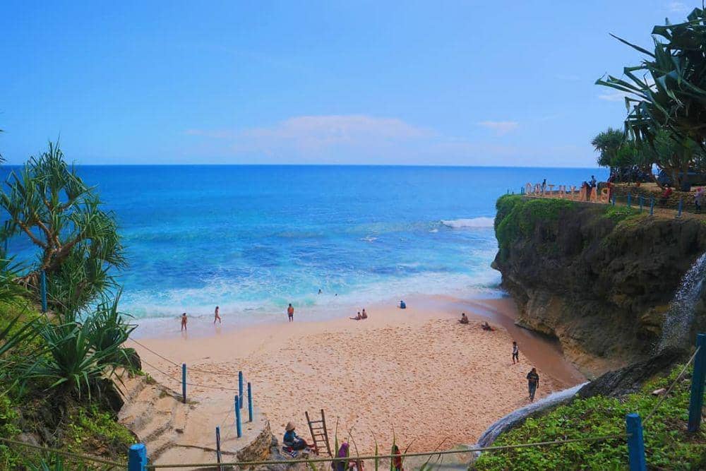 Pantai Banyu Tibo (instagram.com/Pacitan_paradise)